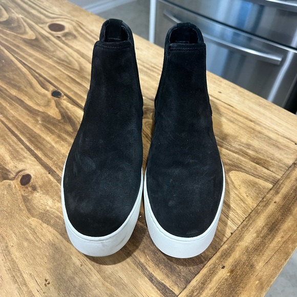 Vince size 8 booties - Picture 2 of 5